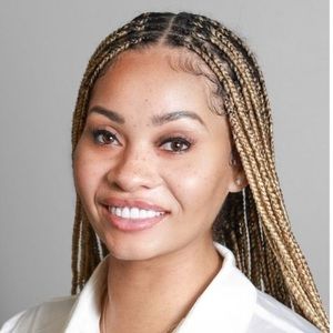 Meet your Posher, Brooke